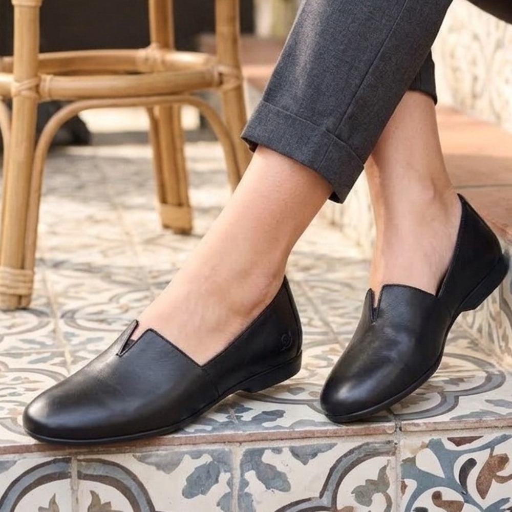 Born Sebra Black Leather Slip On Flats Shoes Womens 7.5 M Round Toe Loafers